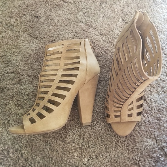 Heels - Picture 2 of 3
